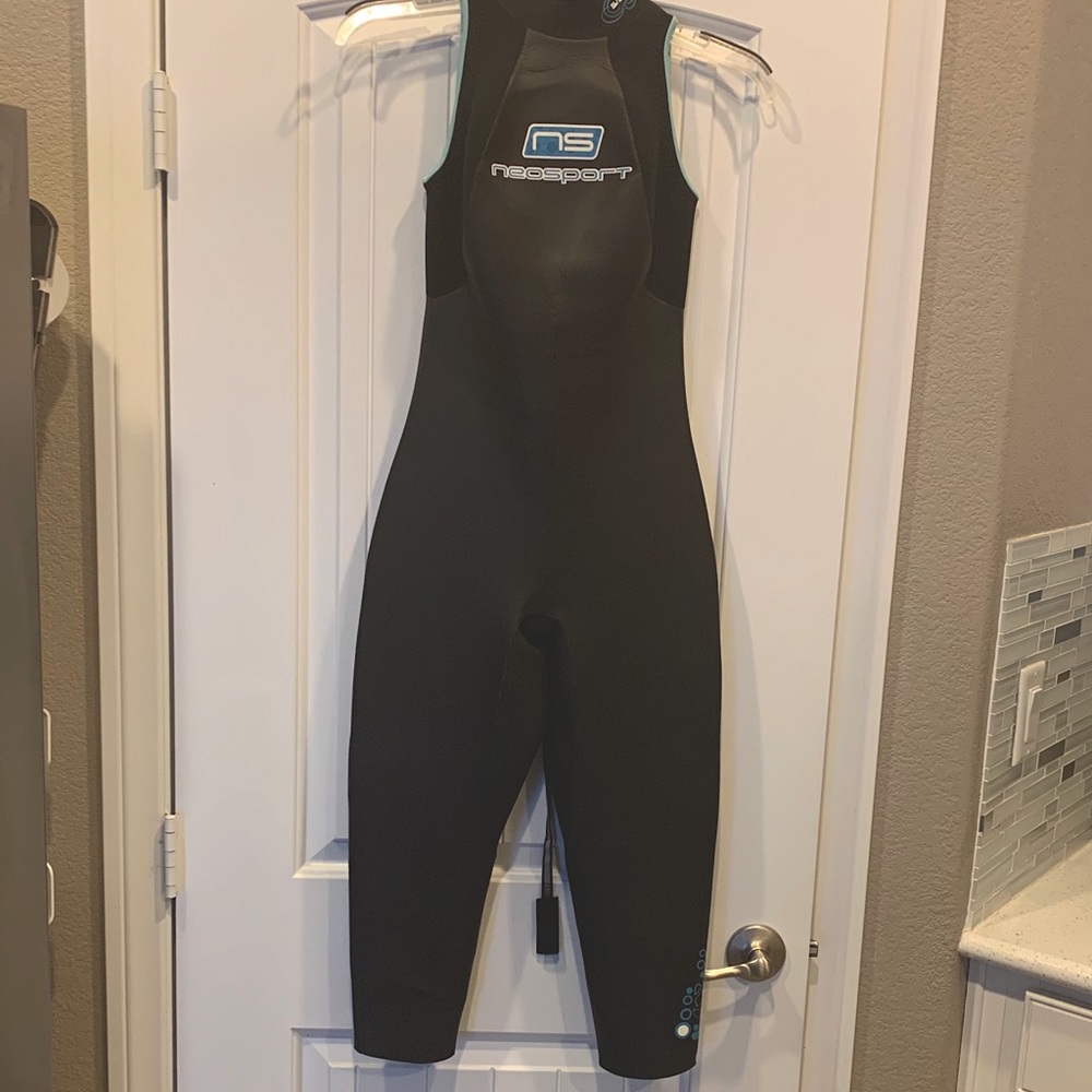 Women’s Sleeveless cropped wetsuit